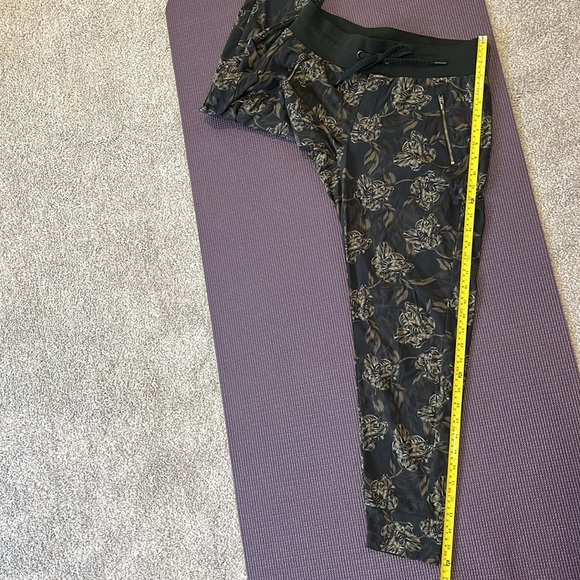 Athleta Green Floral Ankle Pants - Picture 13 of 14